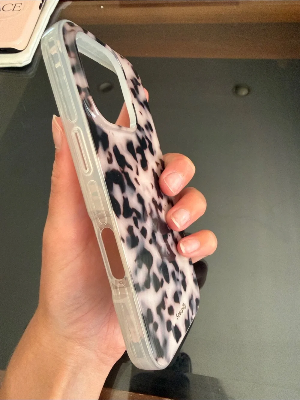 Scorpify iPhone 16 Pro Pink & Black Tortoiseshell MagSafe Case
